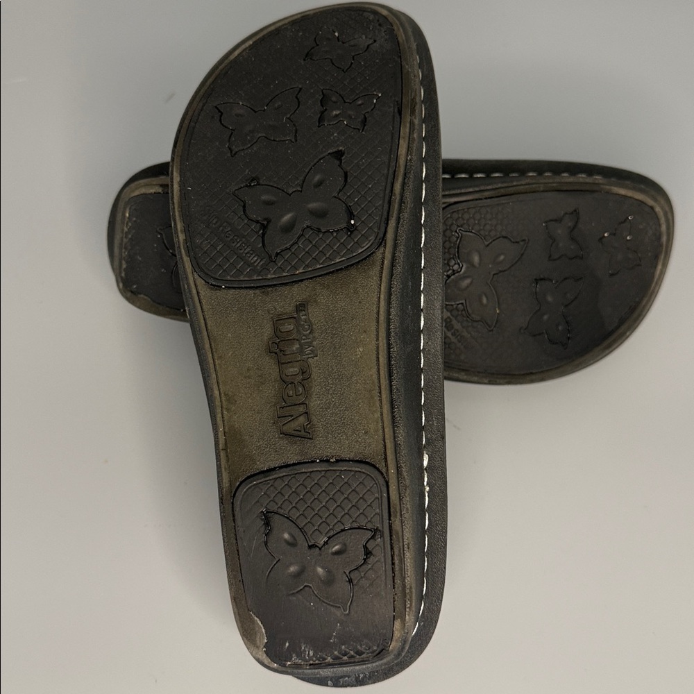 Alegria Debra Professional Clog –Black Embossed Rose Leather 38 EU (US 8-8.5) - Picture 9 of 11